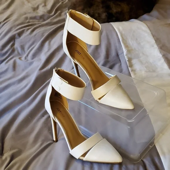 Ivory heels - Picture 1 of 6